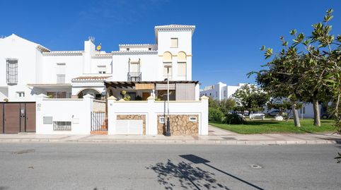Foto 3 de Casa adosada en venta en Avenida de Los Geraneos, 10, Calahonda - Carchuna, Motril