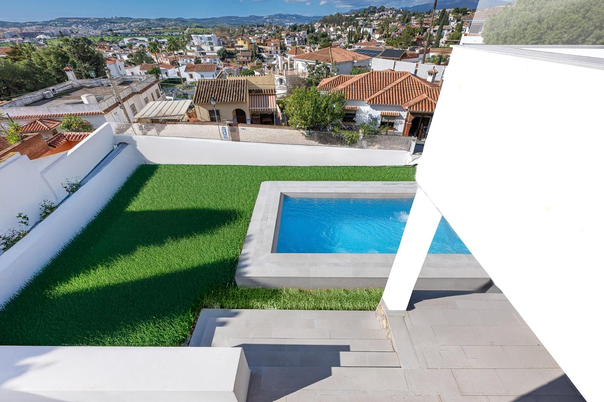 Piscina de Casa o xalet en venda en Mijas amb Aire condicionat, Calefacció i Jardí privat