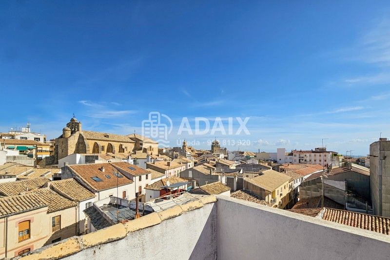Vista exterior de Pis en venda en Úbeda amb Aire condicionat, Terrassa i Traster