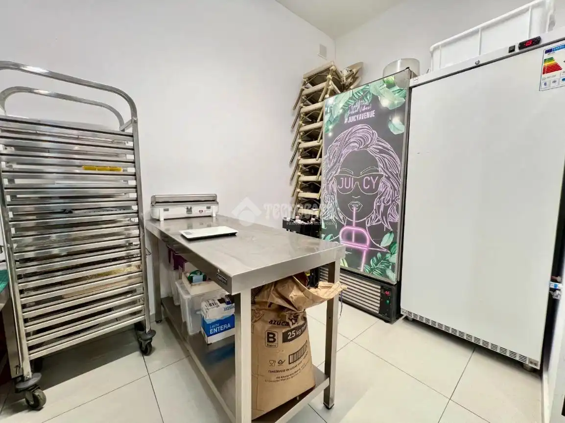 Cocina de Local en venta en Madrid con Aire acondicionado
