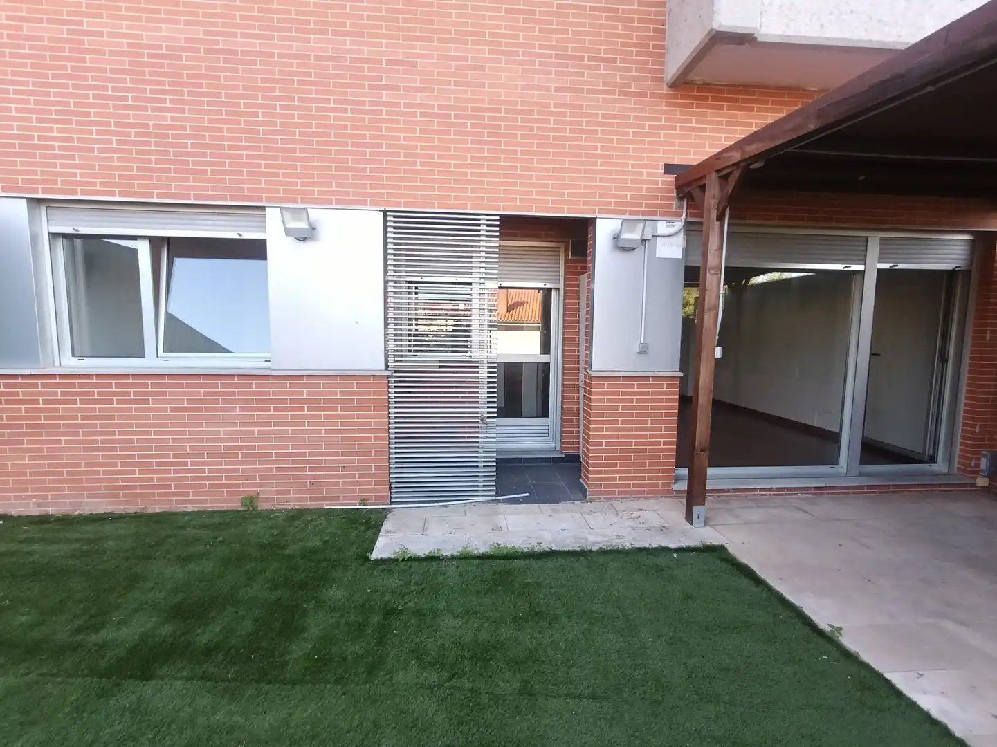 Vista exterior de Pis en venda en Torrelavega  amb Calefacció, Jardí privat i Traster