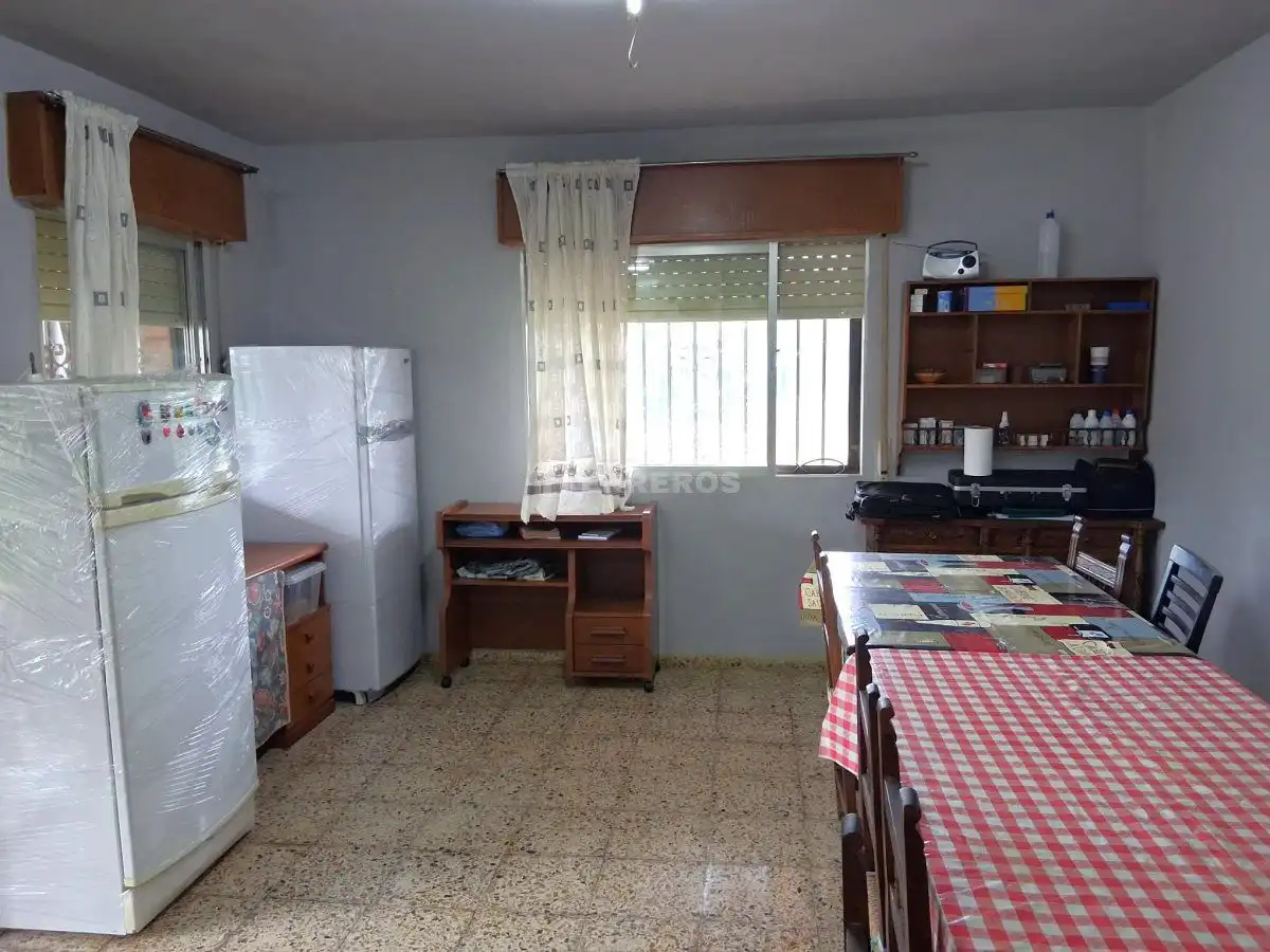 Cuina de Casa o xalet en venda en Ribafrecha amb Calefacció, Traster i Piscina