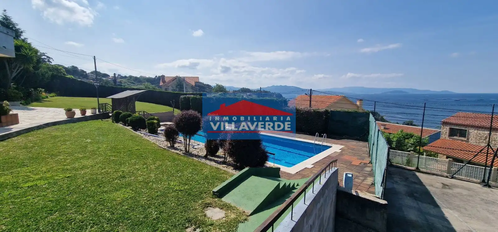 Piscina de Casa o xalet en venda en Cangas  amb Calefacció, Terrassa i Traster