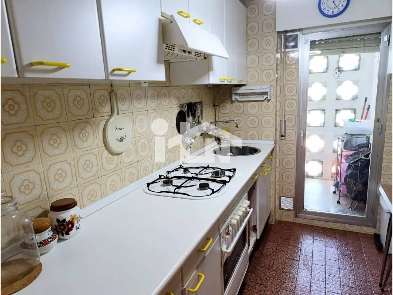 Cuina de Pis en venda en Las Navas del Marqués  amb Parquet, Terrassa i Traster