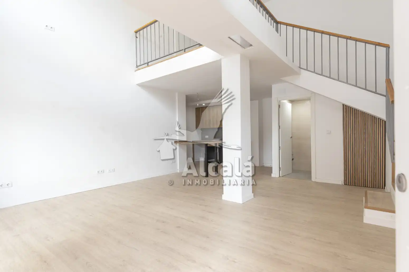 Habitación de Local en venta en Alcalá de Henares con Aire acondicionado