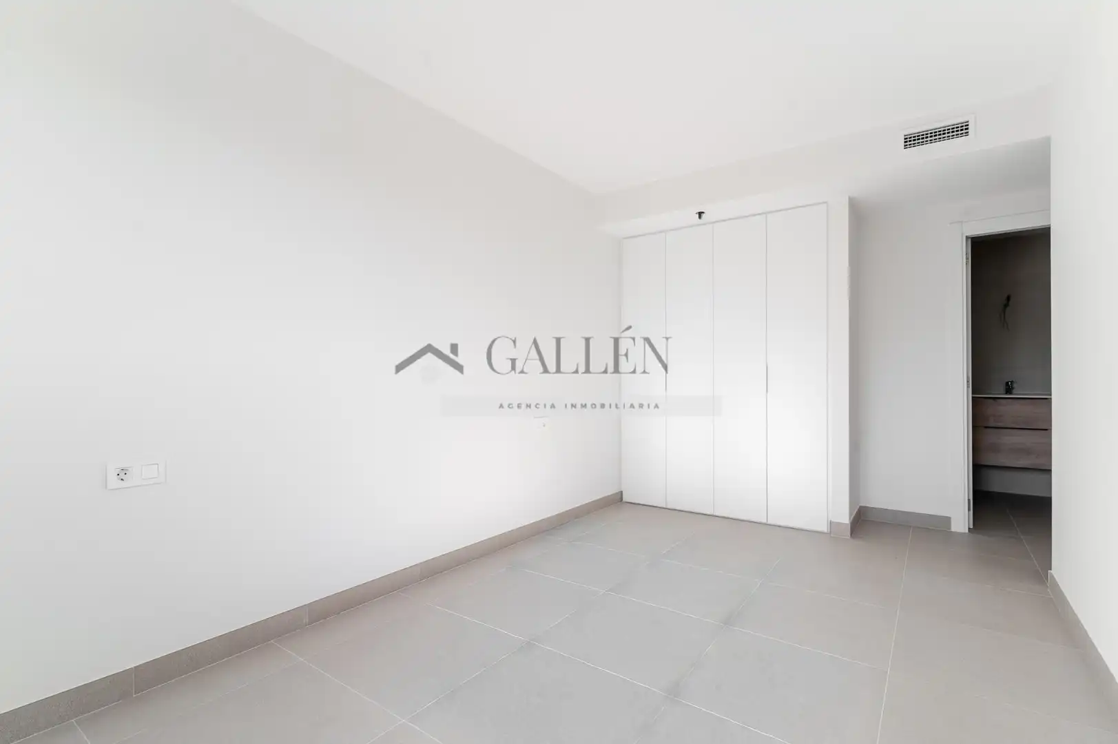 Habitación de Piso en venta en Castellón de la Plana / Castelló de la Plana con Aire acondicionado, Calefacción y Terraza