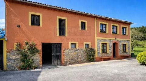 Casa, Cuadra, Tenada-Pajar en San Martín de Podes, costa de Gozón, Asturias