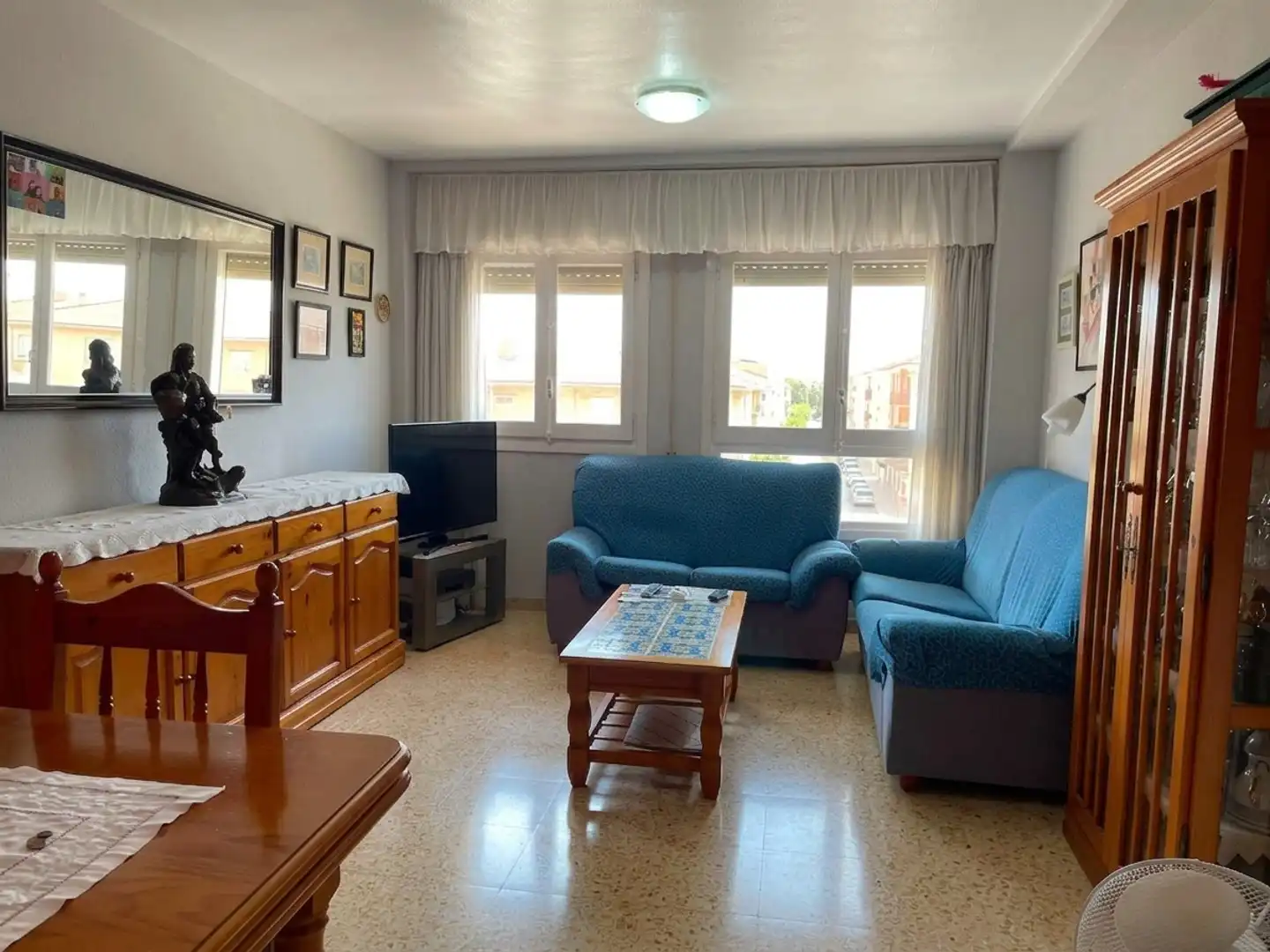 Sala d'estar de Pis en venda en Ejea de los Caballeros amb Moblat