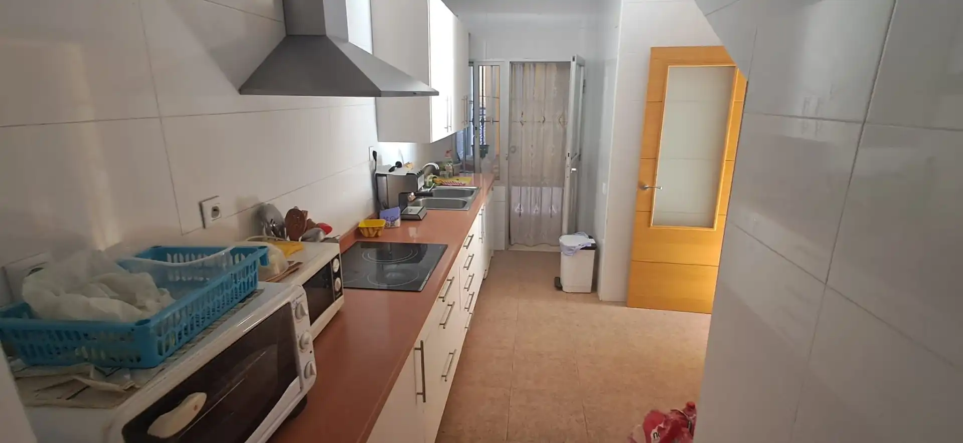 Cuina de Casa adosada en venda en Utrera amb Aire condicionat, Traster i Moblat