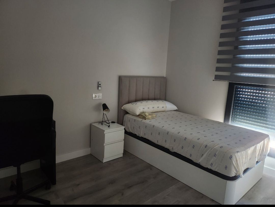 Bedroom of Attic to rent in Dos Hermanas  with Air Conditioner, Terrace and Furnished