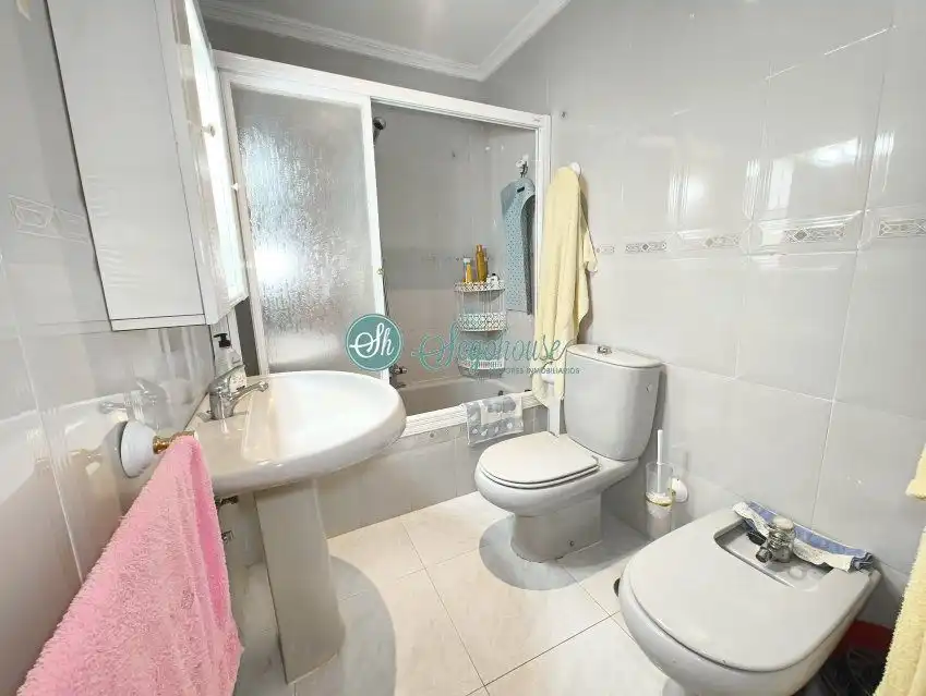 Baño de Piso en venta en Segovia con Calefacción, Trastero y Balcón