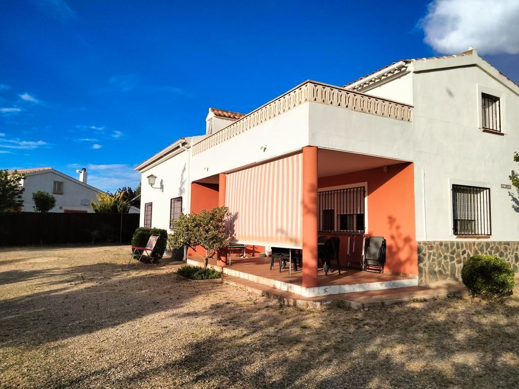 Vista exterior de Casa o xalet en venda en Motilleja amb Calefacció, Jardí privat i Terrassa