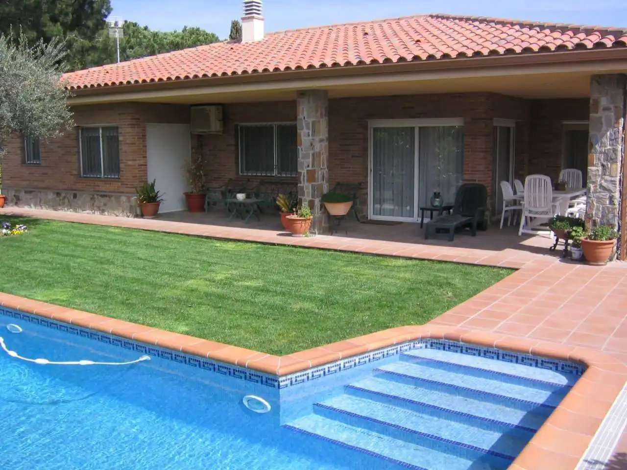 Casa amb piscina en venda a Calle ALZINA
