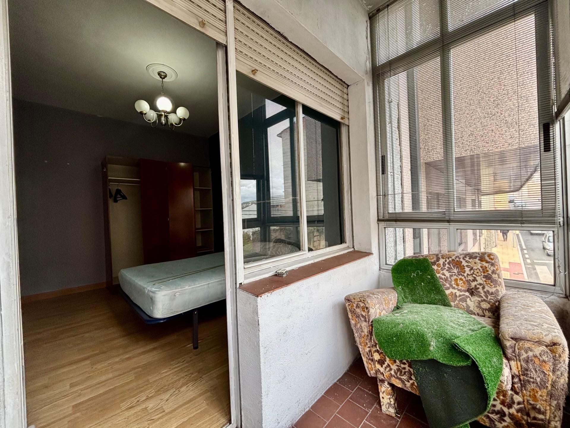 Dormitori de Pis en venda en Ourense Capital  amb Calefacció, Parquet i Terrassa