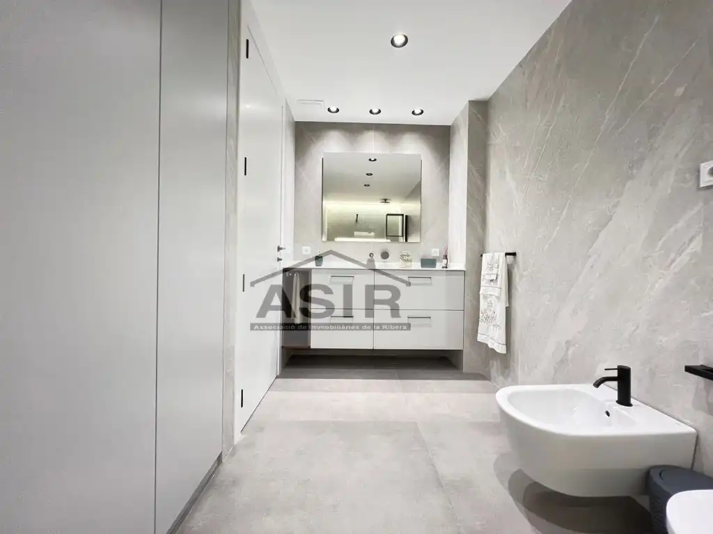 Bathroom of Houses for sale in Algemesí  with Air Conditioner and Swimming Pool