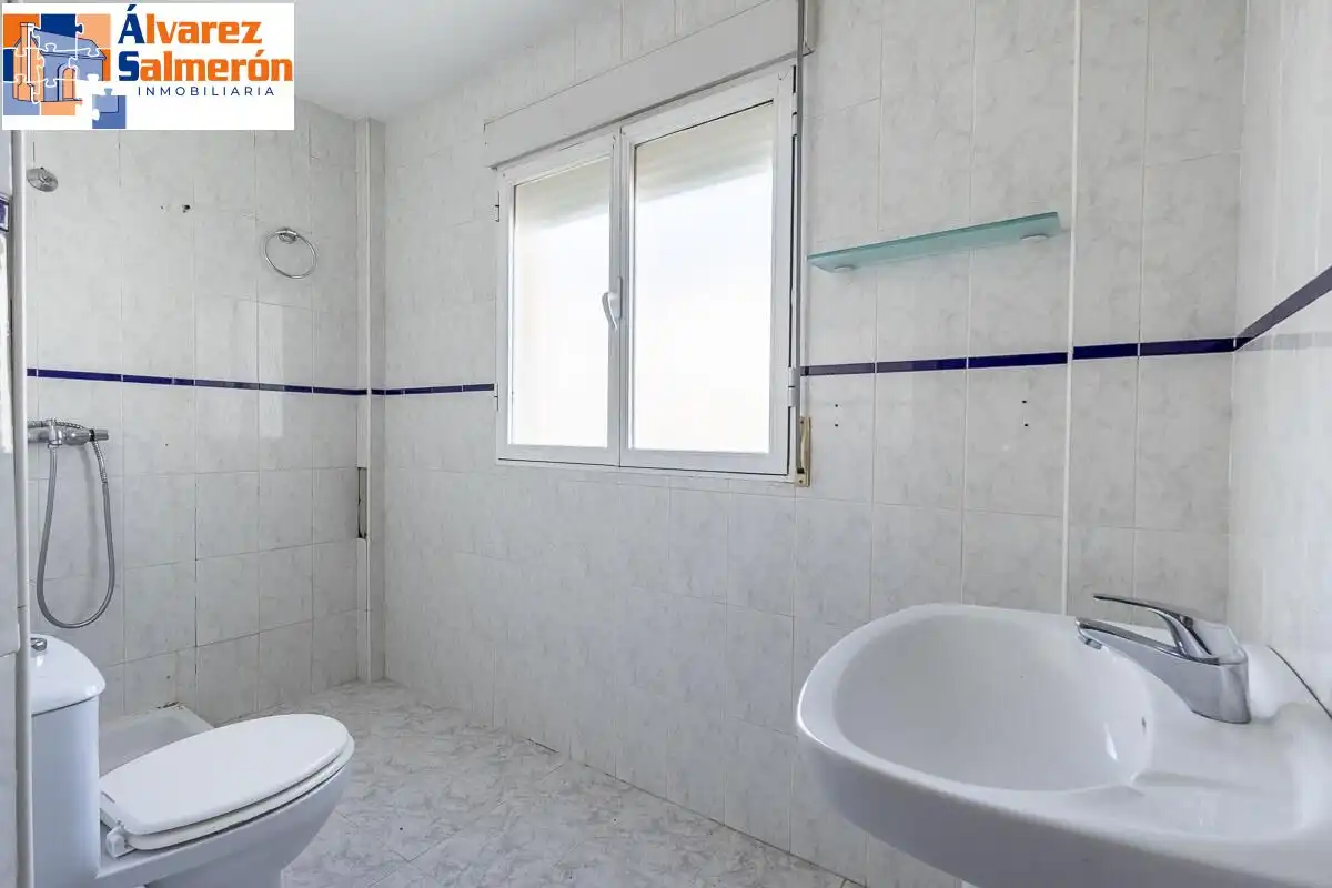 Baño de Casa adosada en venta en Huétor Vega con Terraza
