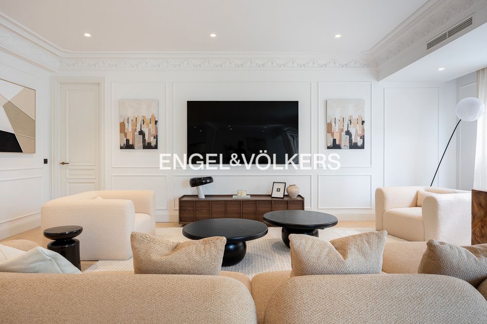 Sala d'estar de Pis en venda en  Madrid Capital amb Aire condicionat, Calefacció i Parquet