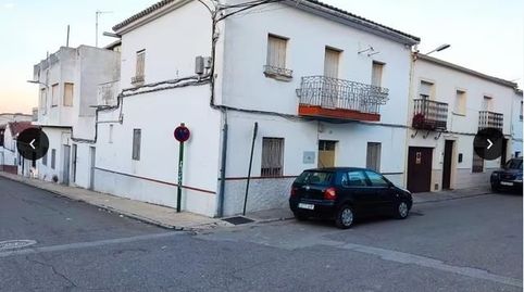 SE VENDE CONJUNTO DE CASA, 2 PISOS Y GRAN BAJO COMERCIAL