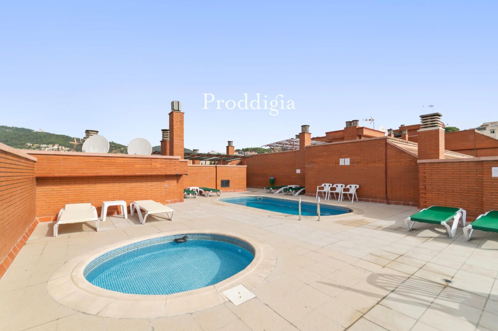 Swimming pool of Flat for sale in  Barcelona Capital  with Heating, Terrace and Swimming Pool