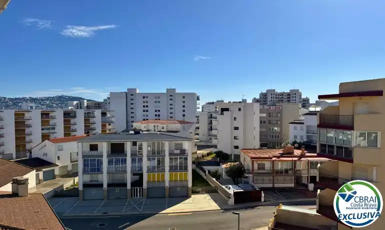 Vista exterior de Apartament en venda en Roses amb Calefacció i Moblat