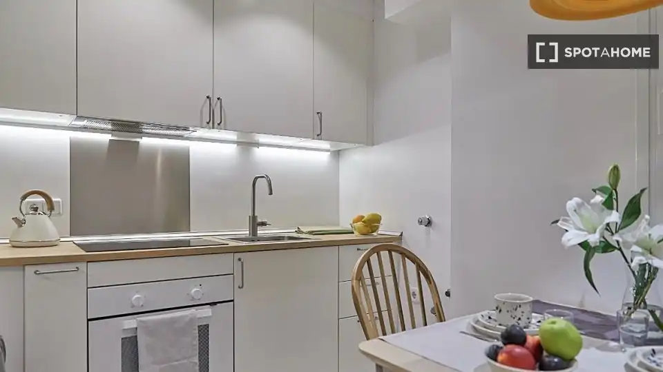 Cuina de Apartament per a compartir en Madrid amb Aire condicionat, Calefacció i Terrassa