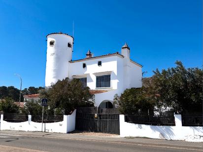 Vista exterior de Casa o xalet en venda en Mont-roig del Camp amb Aire condicionat, Calefacció i Jardí privat