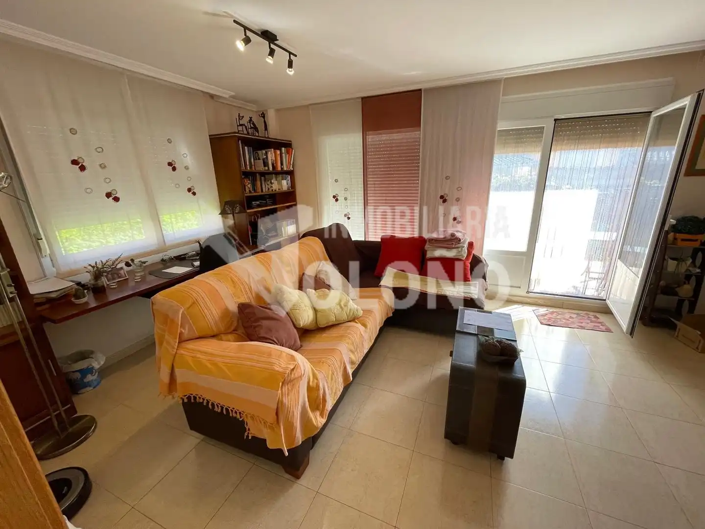Sala d'estar de Casa adosada en venda en Alesanco amb Calefacció, Jardí privat i Parquet