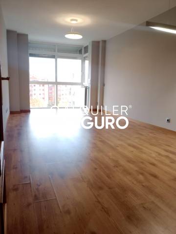 Piso en Alquiler en de Omega en Valdebernardo - Valderribas