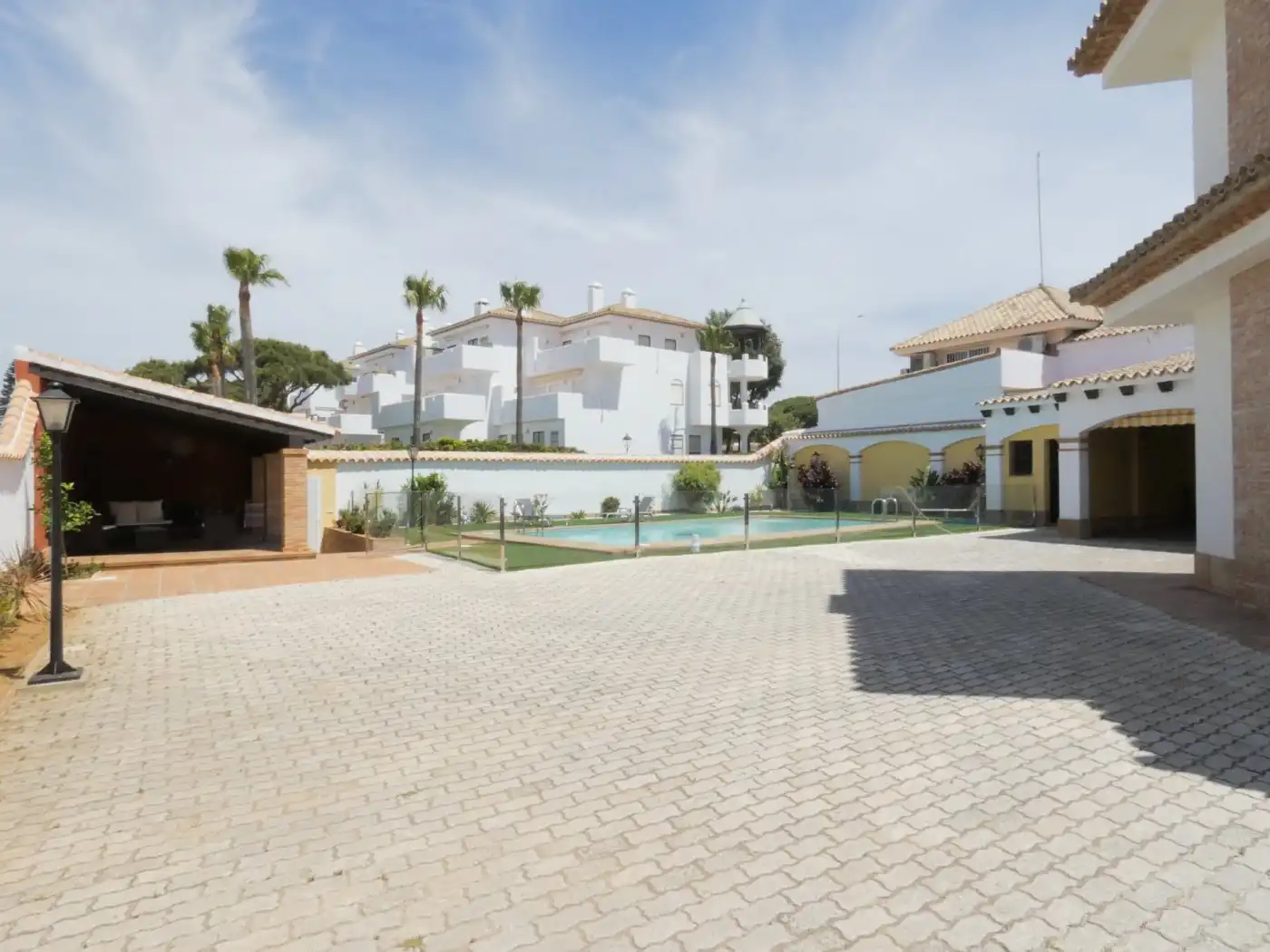 Exterior view of Houses for sale in Chiclana de la Frontera  with Air Conditioner, Private garden and Terrace