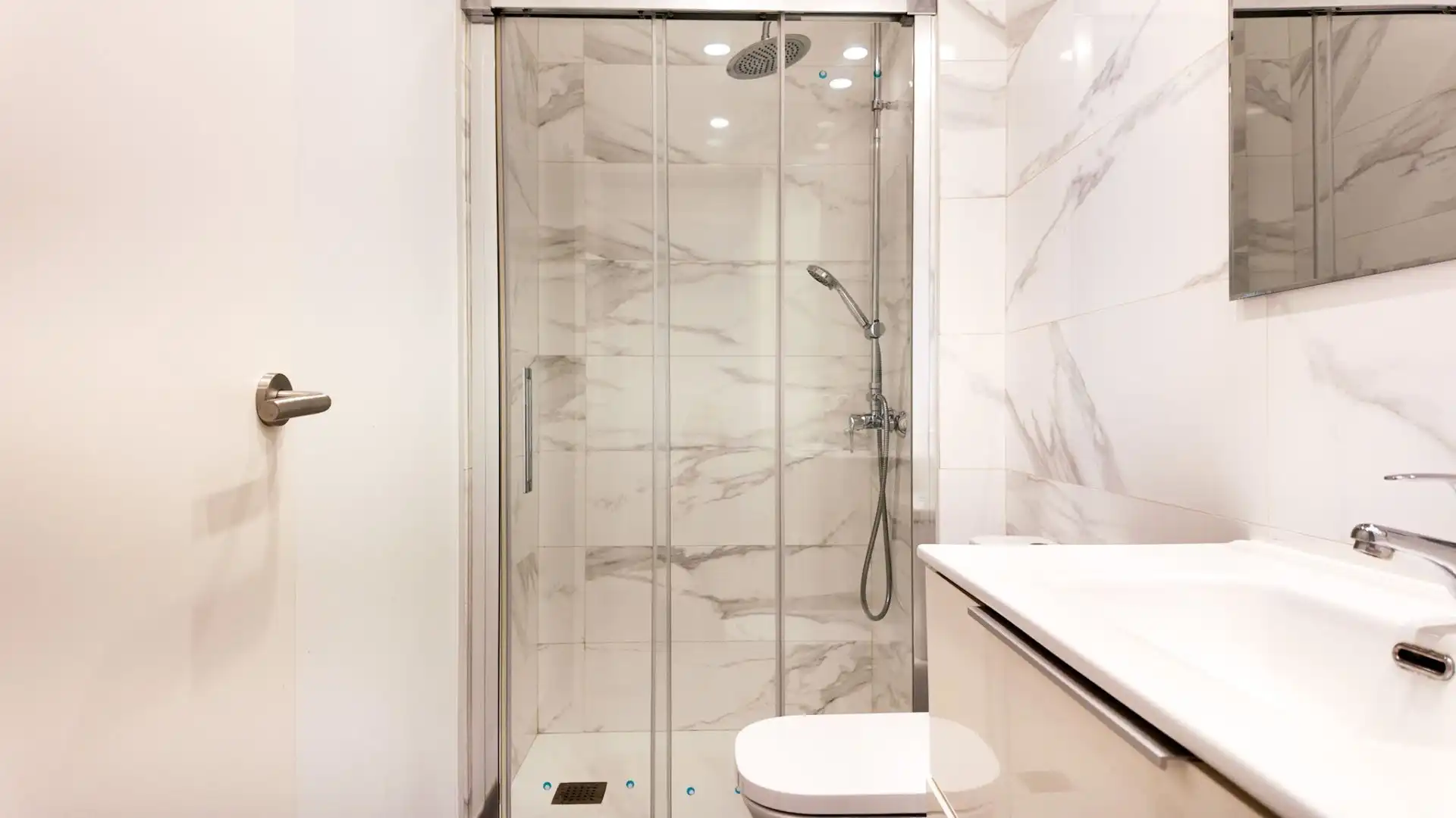 Bathroom of Flat for rent in Valencia  with Air Conditioner, Terrace and Pets allowed