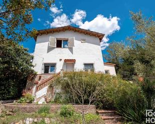 Exterior view of House or chalet for sale in Sant Cugat del Vallès  with Air Conditioner, Heating and Storage room