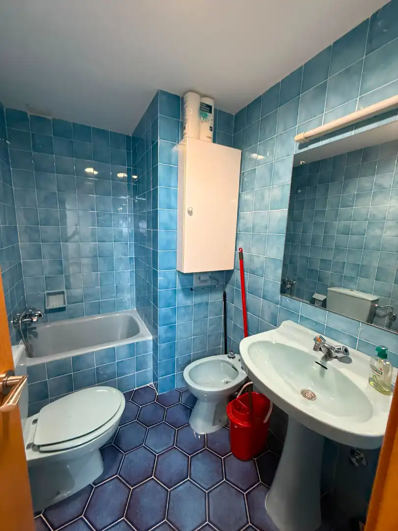 Baño de Oficina de alquiler en Oviedo  con Calefacción, Terraza y Amueblado