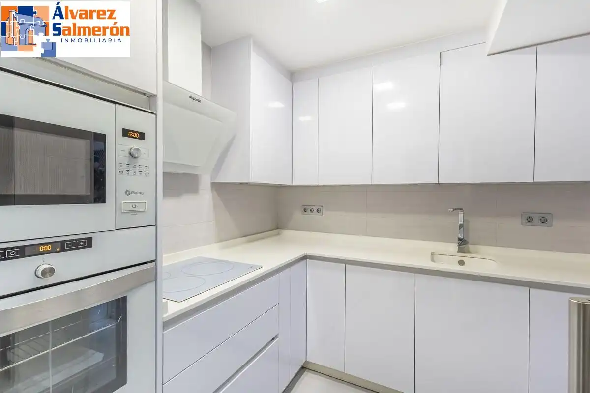 Cocina de Piso en venta en Granada con Calefacción y Trastero