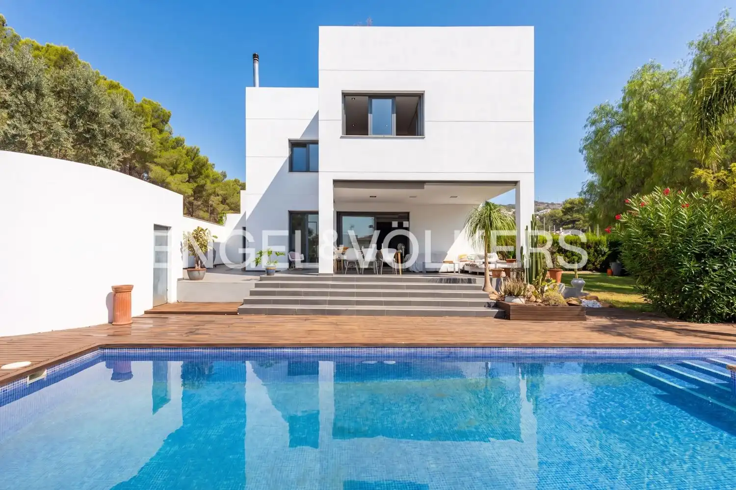 Vista exterior de Casa o xalet de lloguer en Chiva amb Aire condicionat, Calefacció i Jardí privat