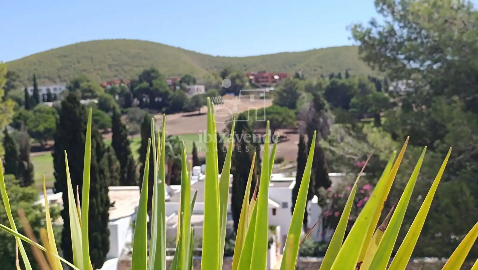 Vista exterior de Casa adosada en venda en Santa Eulària des Riu amb Aire condicionat, Terrassa i Moblat