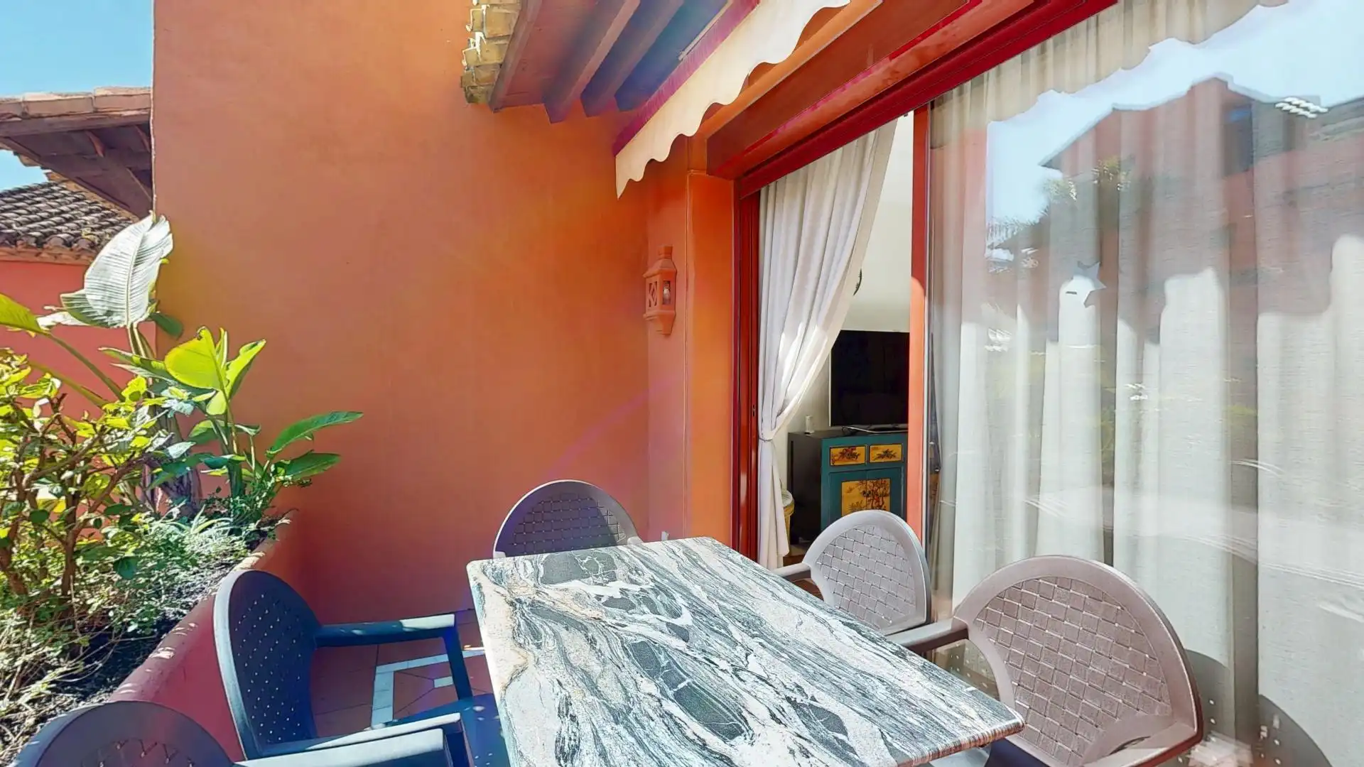 Terrasse von Wohnung zum Verkauf in Marbella mit Heizung, Privatgarten und Terrasse