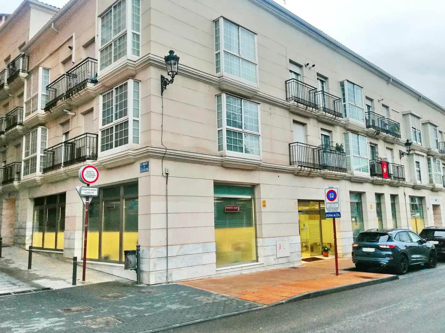 Vista exterior de Dúplex en venta en Guadalajara con Aire acondicionado, Calefacción y Parquet