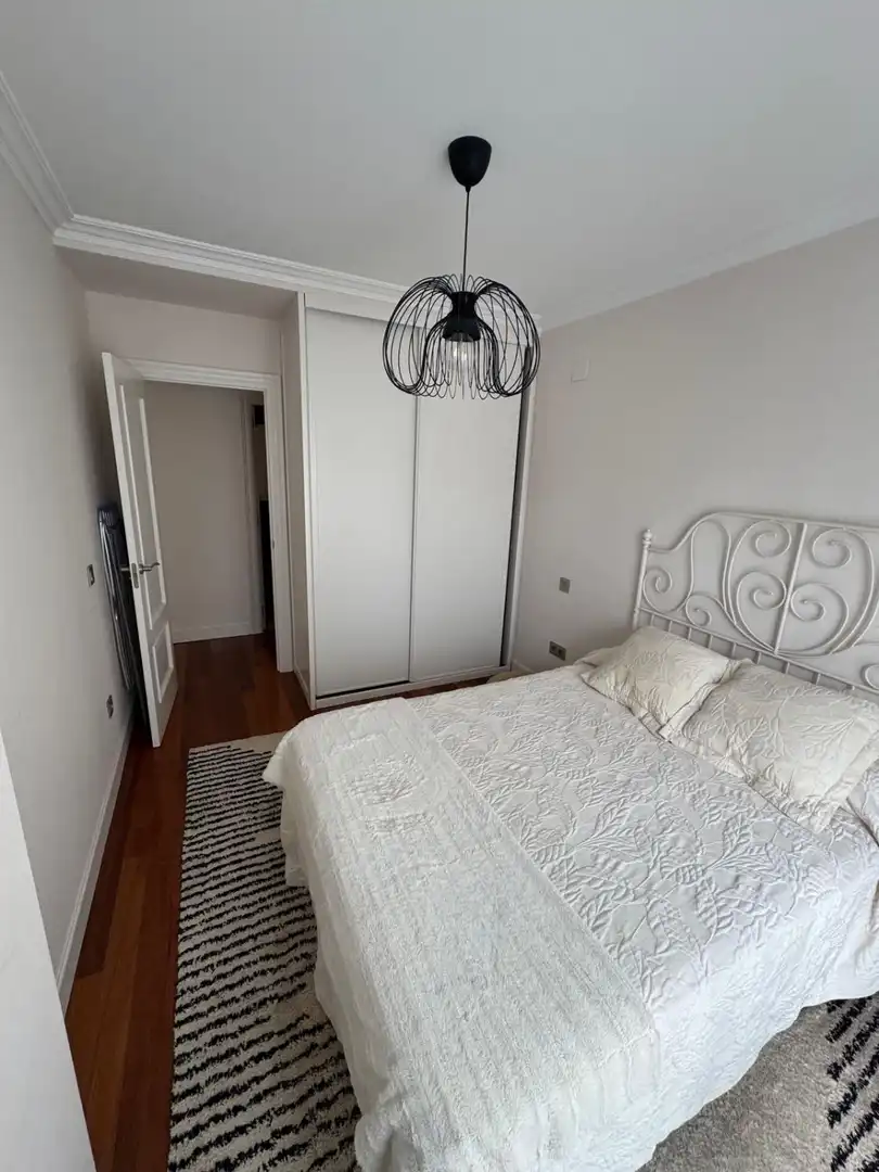 Bedroom of Flat for rent in Castro-Urdiales