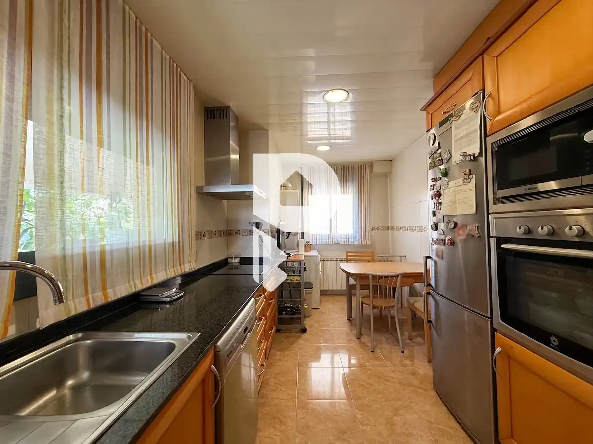 Cocina de Piso en venta en Sant Vicenç Dels Horts con Aire acondicionado, Calefacción y Parquet