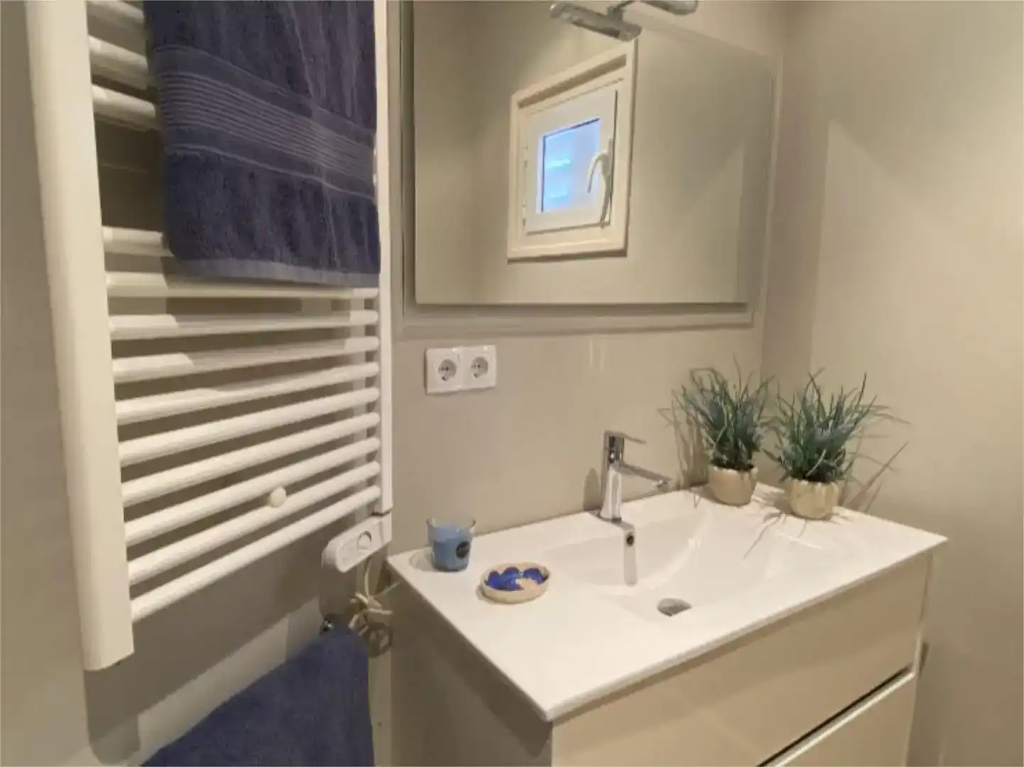 Badezimmer von Wohnung zur Miete in Sitges mit Klimaanlage, Schwimmbad und Balkon