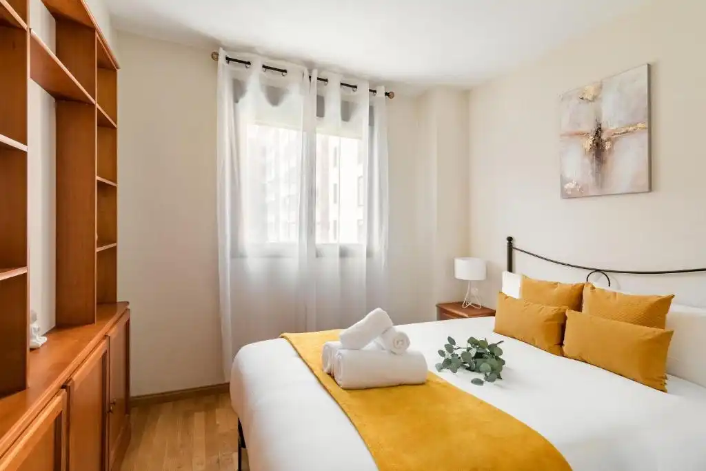 Dormitori de Apartament en venda en Madrid amb Aire condicionat i Moblat