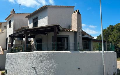 Außenansicht von Einfamilien-Reihenhaus zum verkauf in Begur mit Terrasse und Balkon