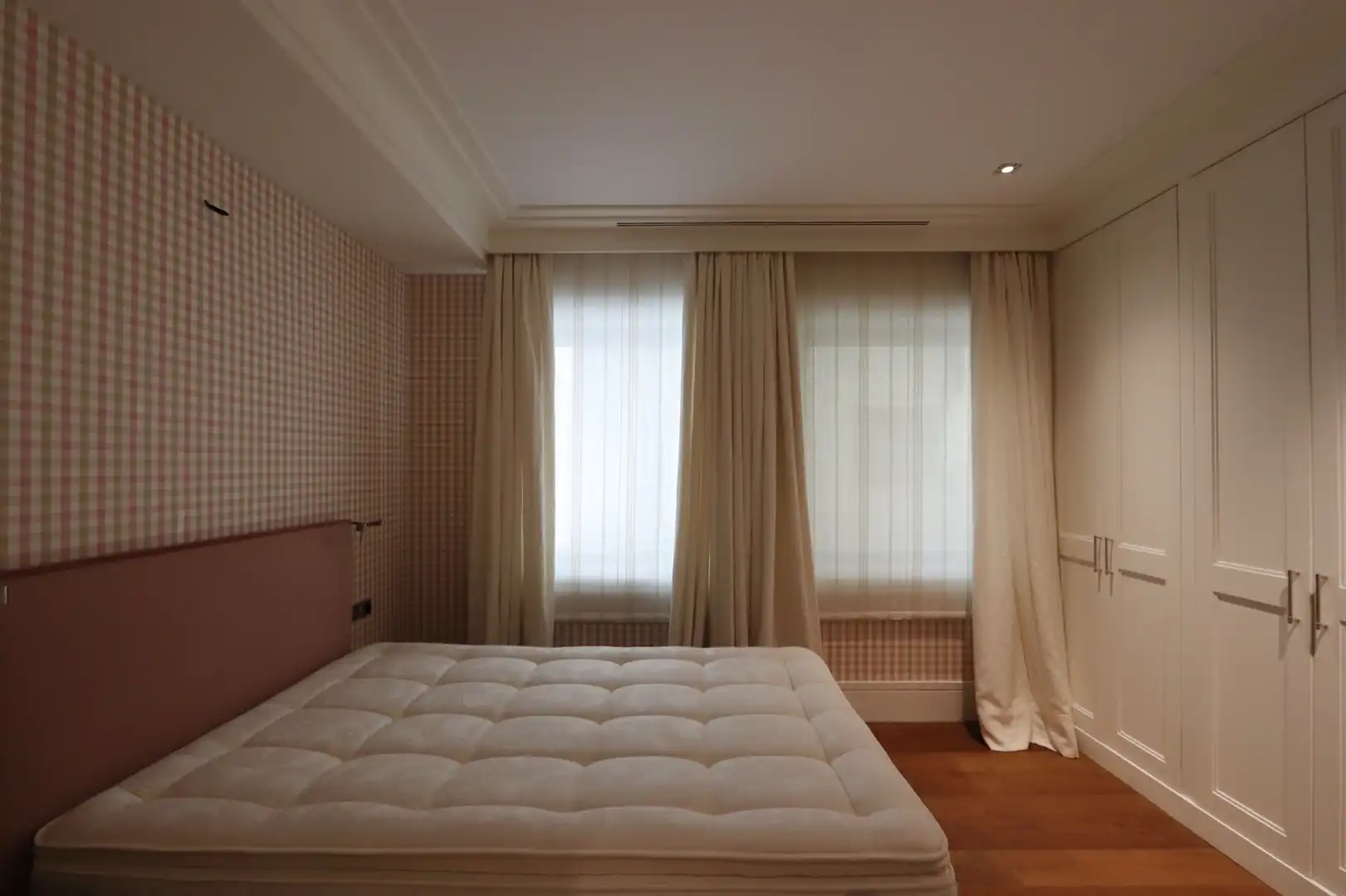 Bedroom of Flat for sale in Madrid  with Air Conditioner, Heating and Parquet flooring