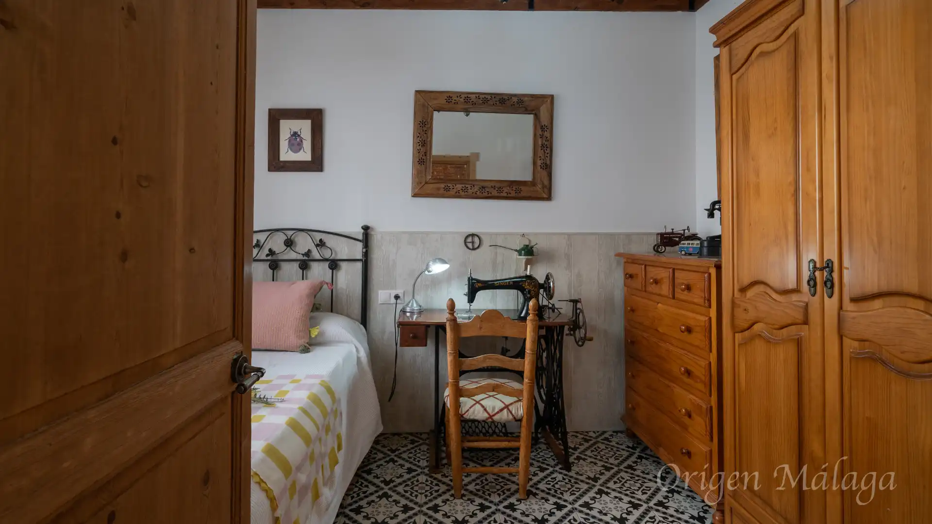 Habitación de Casa adosada en venta en Málaga con Aire acondicionado, Terraza y Trastero