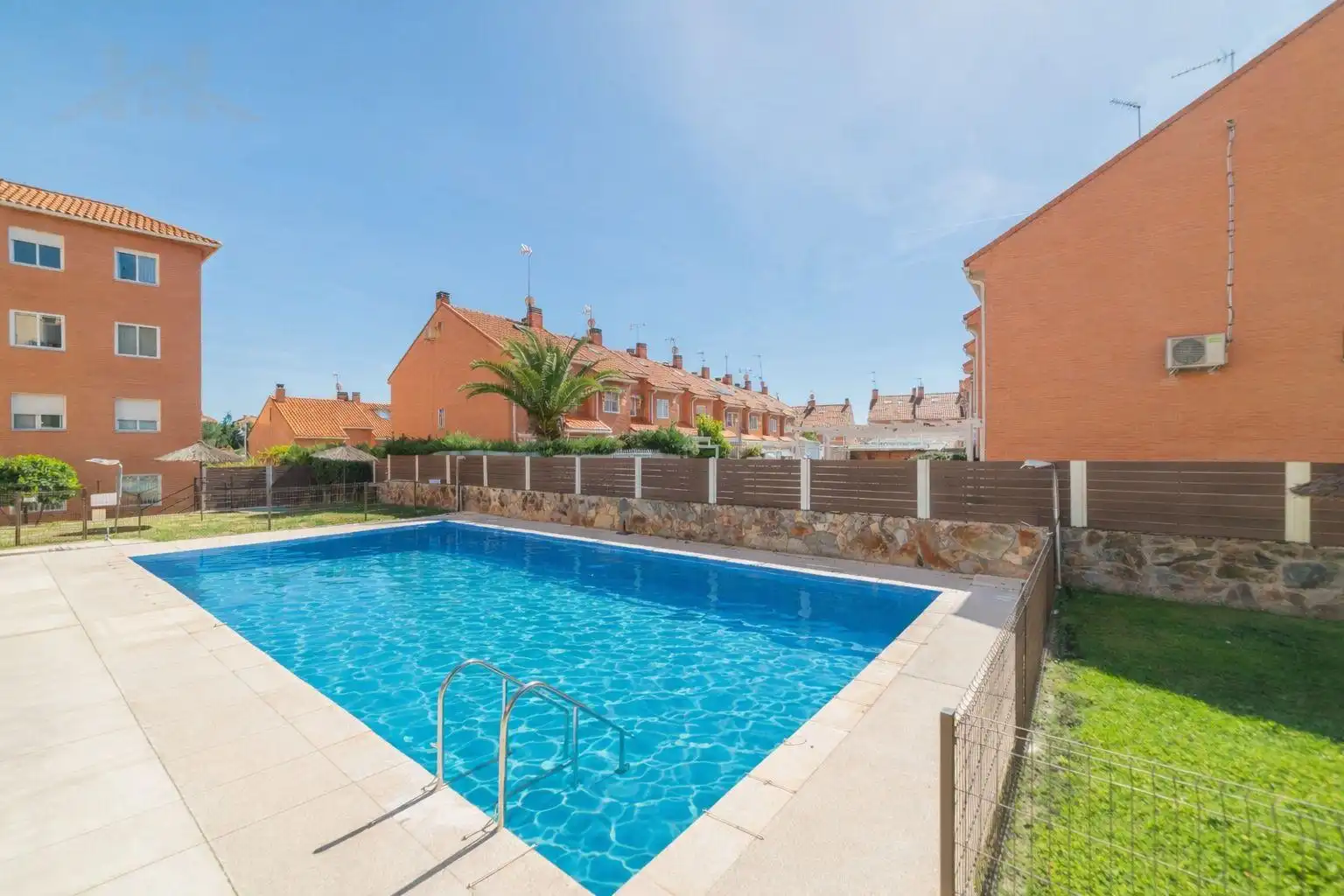 Piscina de Pis en venda en Boadilla del Monte amb Aire condicionat, Calefacció i Jardí privat