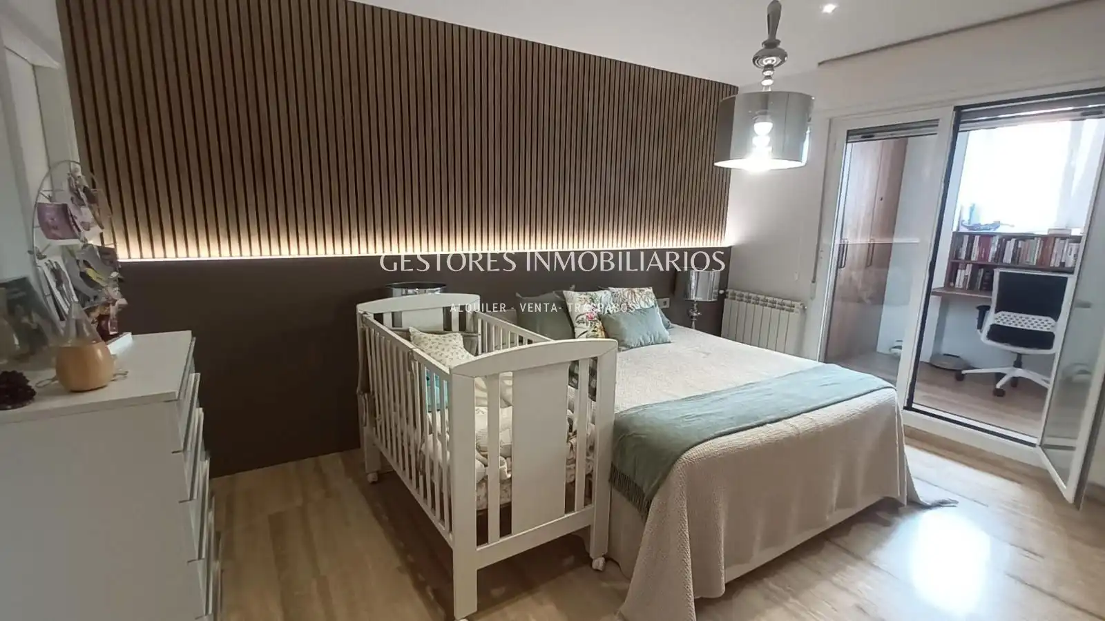 Schlafzimmer von Dachboden zum Verkauf in Ibi mit Klimaanlage, Heizung und Terrasse