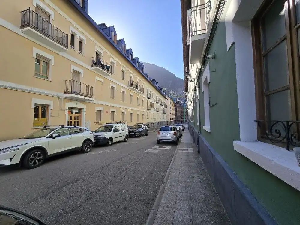 Vista exterior de Dúplex en venta en Canfranc con Calefacción y Trastero