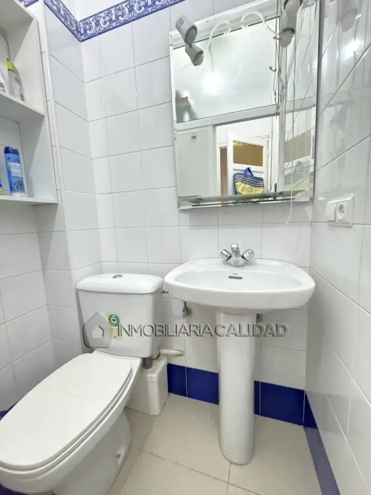 Baño de Piso de alquiler en Burgos con Calefacción y Amueblado