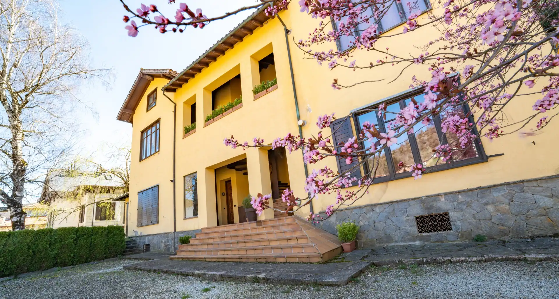 Vista exterior de Ático en venta en Camprodon con Calefacción, Parquet y Terraza