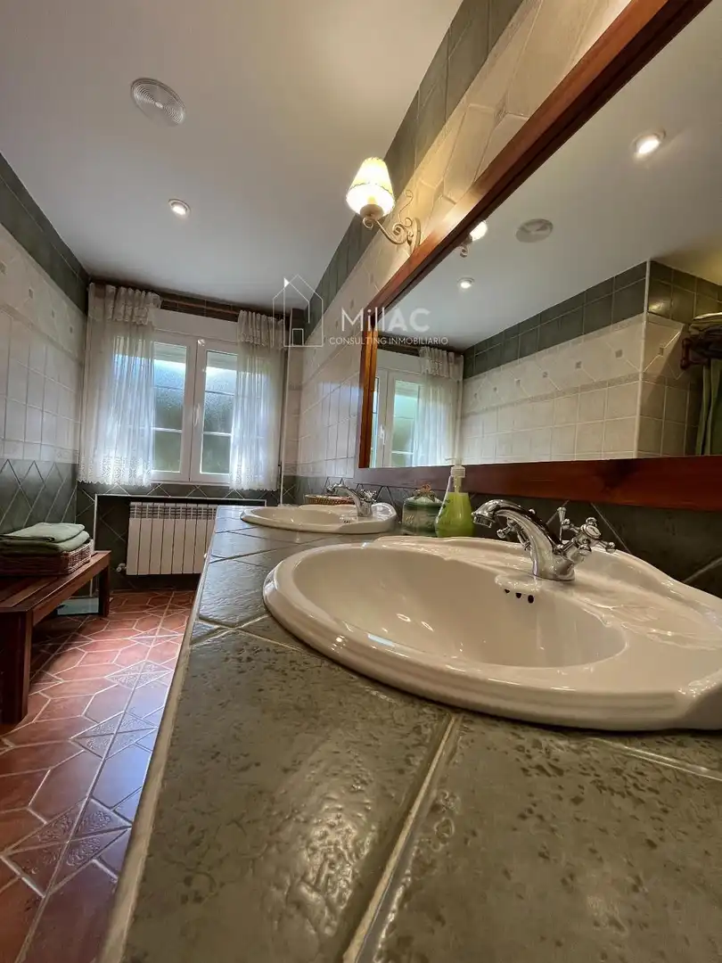 Bathroom of Houses for sale in El Espinar  with Heating, Private garden and Terrace